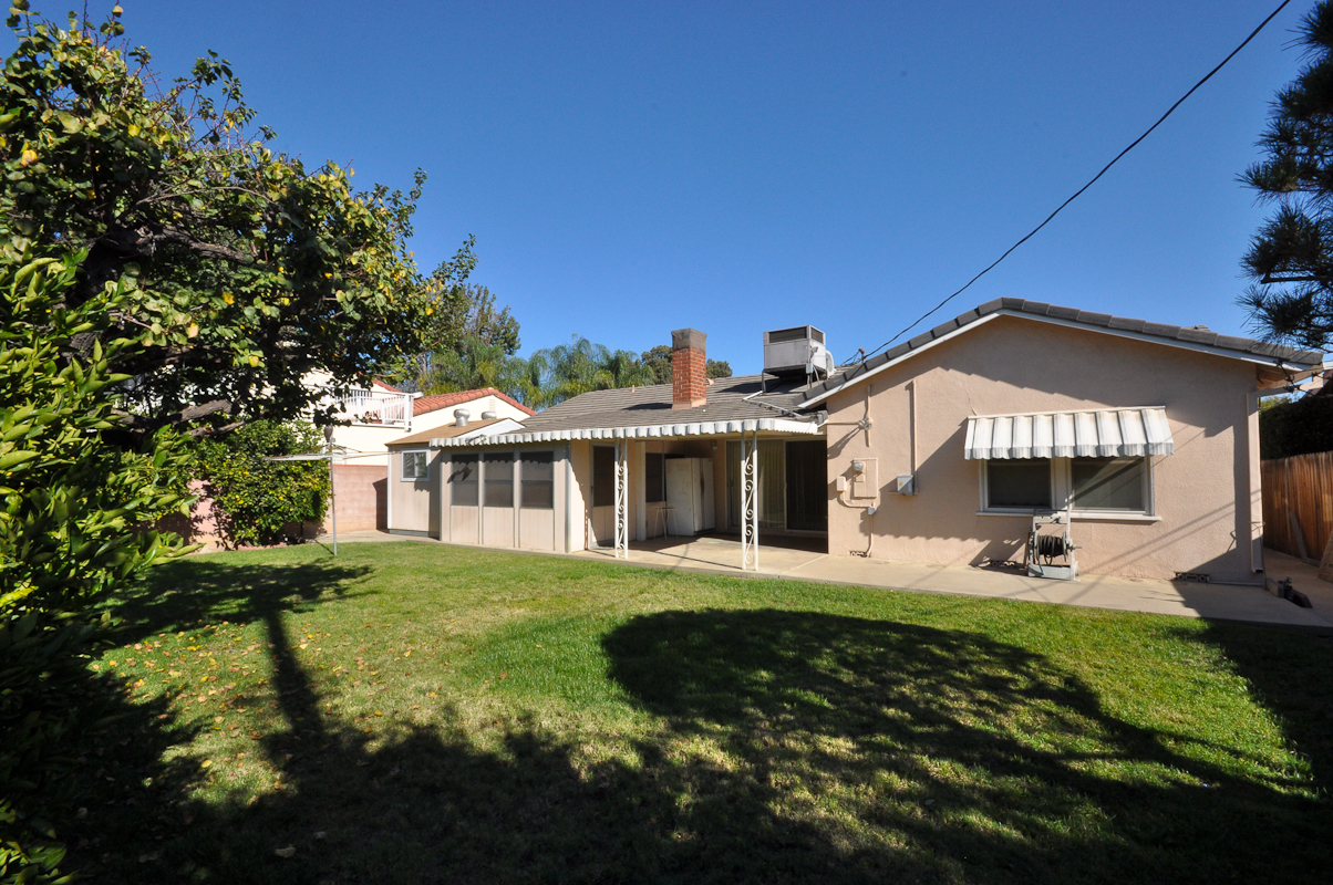 Charming Lake Balboa Cottage Los Angeles Real Estate, go to the